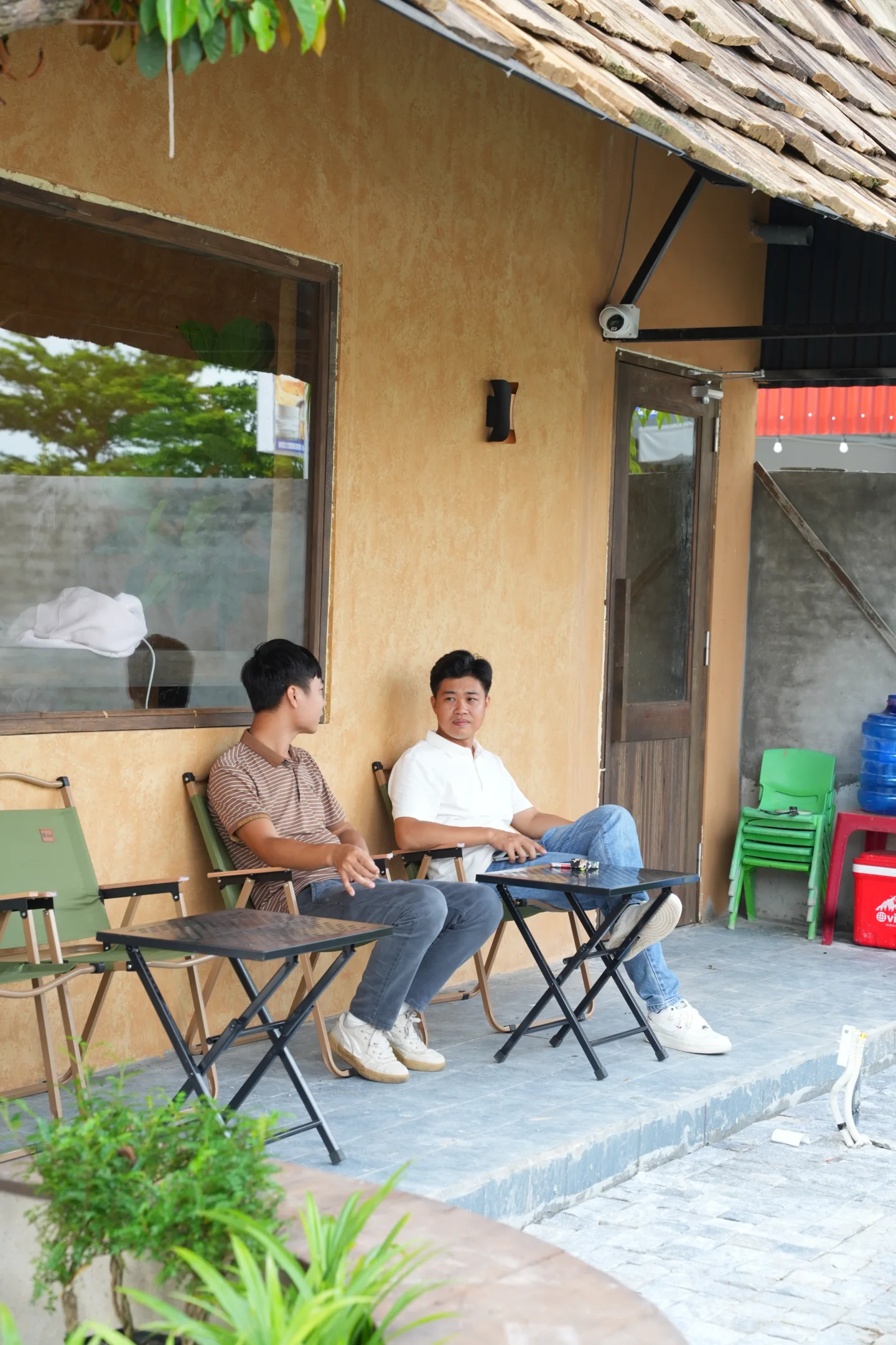 Một cuộc hẹn ngoài hiên