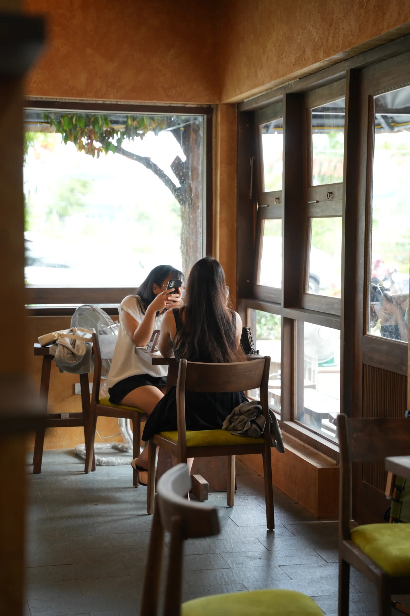 Góc ngồi bên cửa sổ